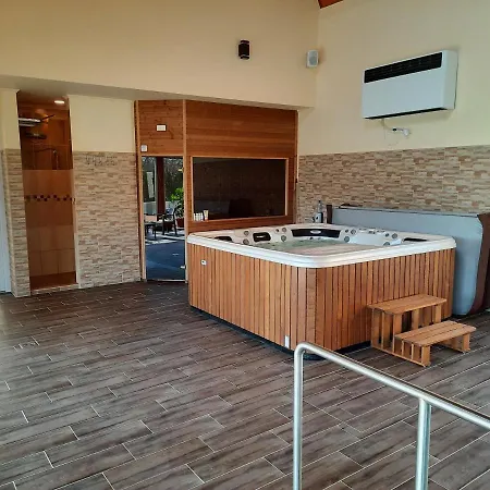 Megallo Wellness Panzio Palhaza