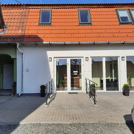 Megallo Wellness Panzio Konukevi 3*