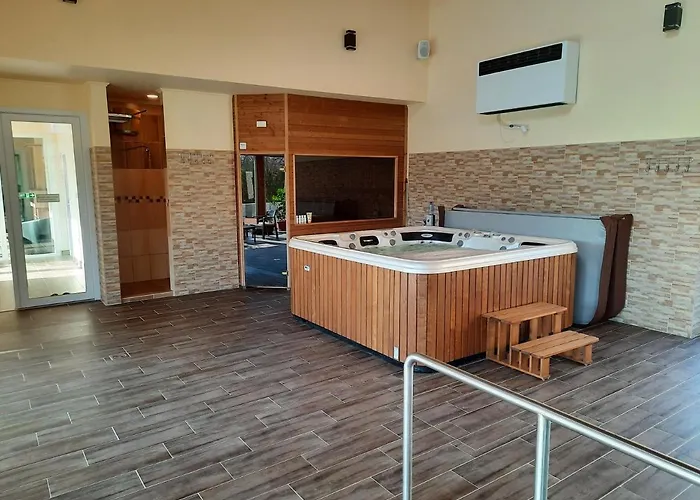 Megallo Wellness Panzio Palhaza