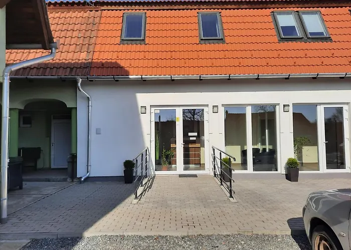 Megallo Wellness Panzio Konukevi 3*
